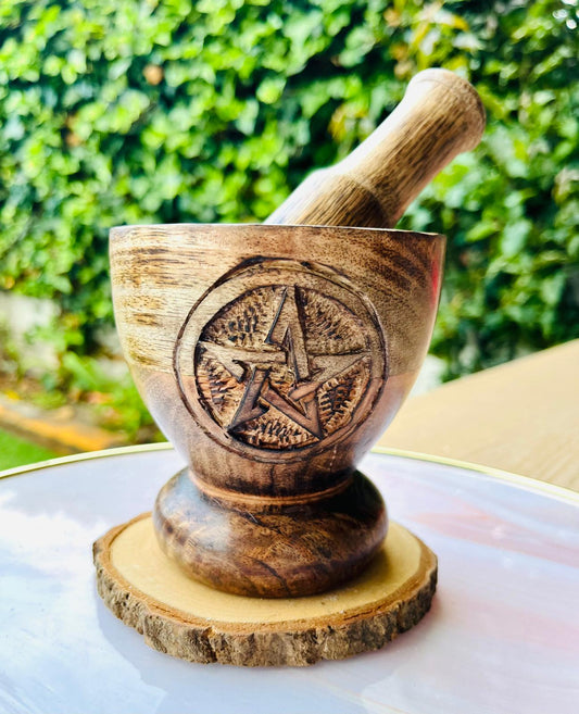 MORTERO DE MADERA CON PENTAGRAMA